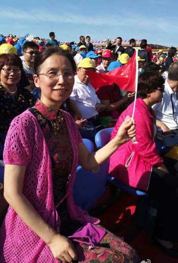 图为中国盲协副主席、九三学社中央常委、中国科学院大学教授杨佳在阅兵现场