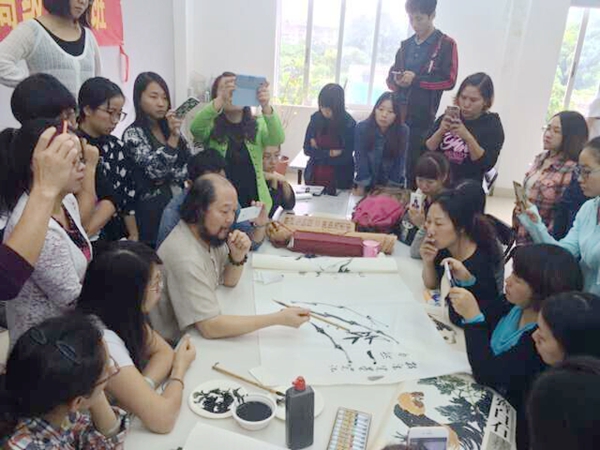 图为活动现场