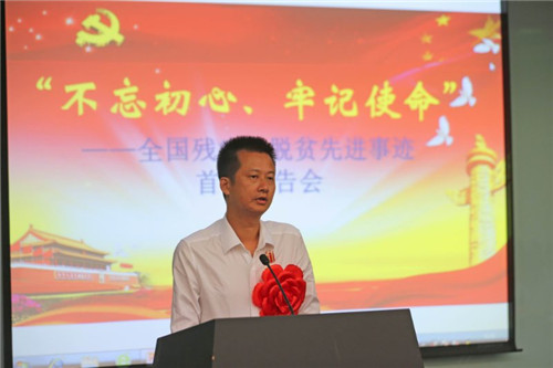 图为广西玉林市残疾人刘入源作事迹报告 图为广西玉林市残疾人刘入源作事迹报告